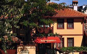 Family Hotel At Renaissance Square